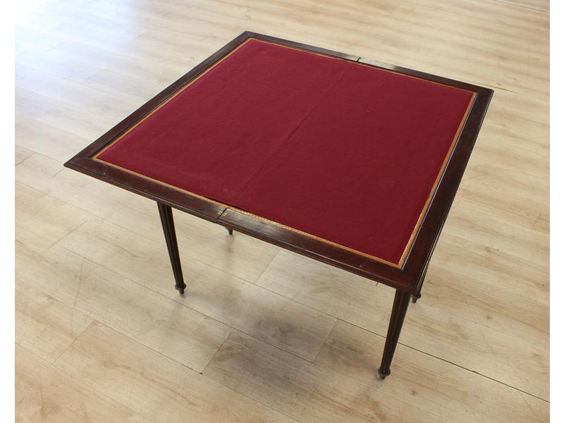 TABLE A JEUX rectangulaire en acajou et placage...