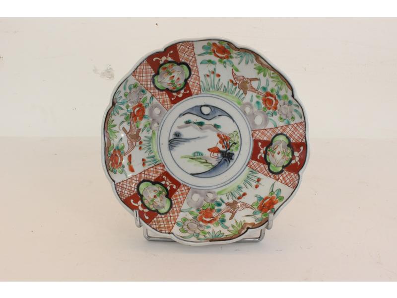 ASSIETTE en porcelaine à décor Imari d'un...
