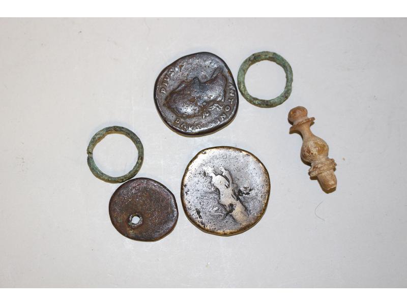 PETIT LOT comprenant monnaies en bronze,...