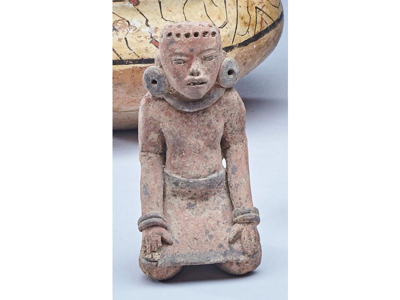 FIGURINE en terre cuite représentant un maya...