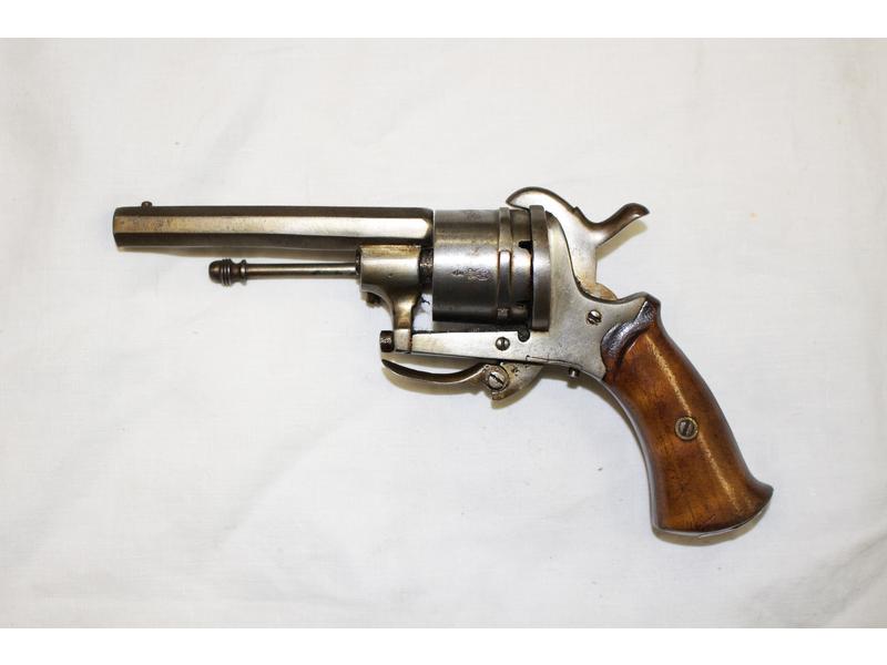 REVOLVER système Lefaucheux, six coups, calibre...