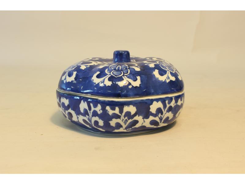 BOÎTE COUVERTE en porcelaine bleu et blanche...