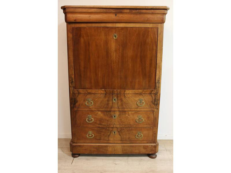 SECRETAIRE rectangulaire en noyer et placage...