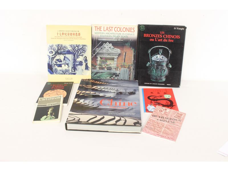 LOT DE HUIT LIVRES brochés et reliés sur...