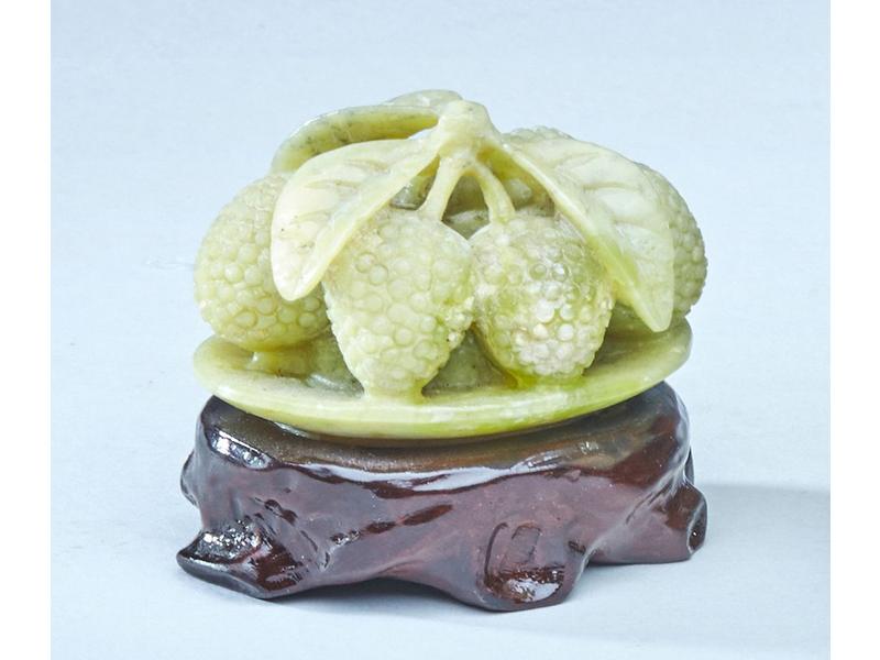 GRAPPE DE FRUIT en serpentine ou quartz vert...