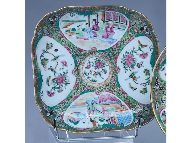 JATTE carrée en porcelaine émaillée polychrome...
