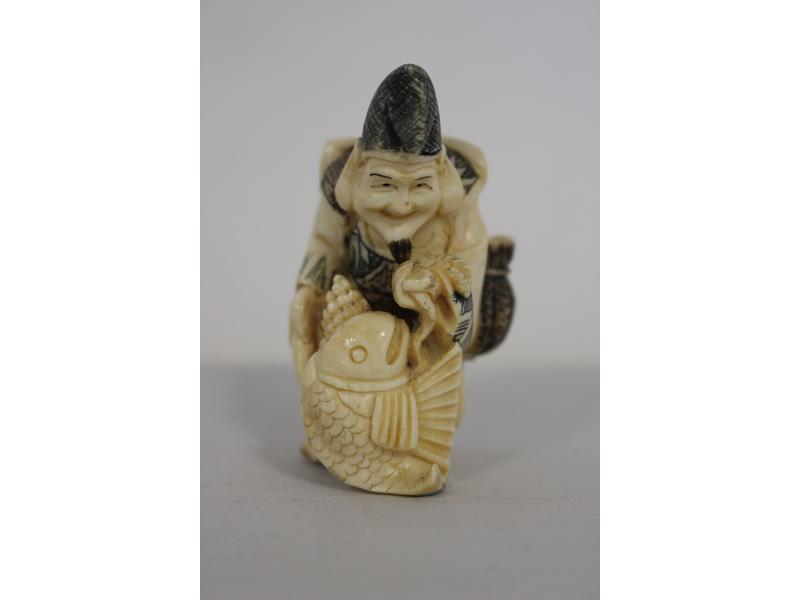 PETIT SUJET en ivoire sculpté représentant...