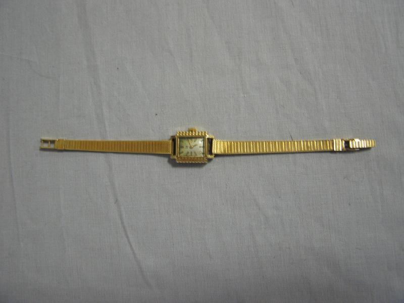 LIP : MONTRE BRACELET de dame en or boîtier...
