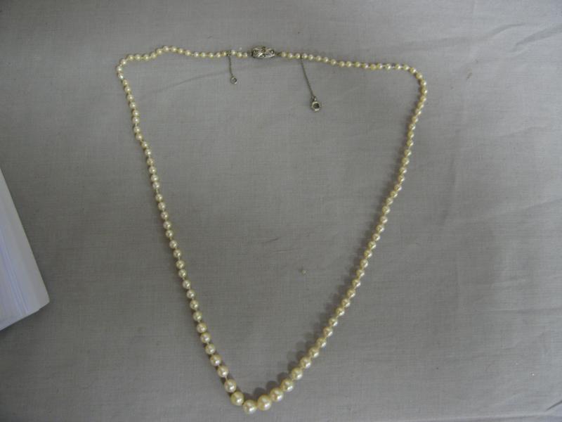 COLLIER DE PERLES de culture en chute,  le...