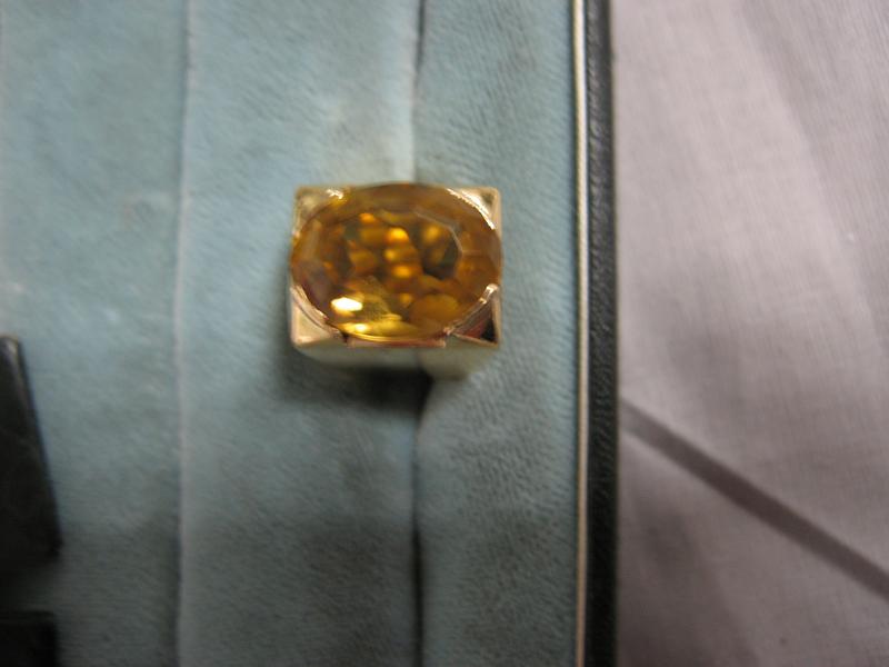 BAGUE type chevalière en or jaune sertie...