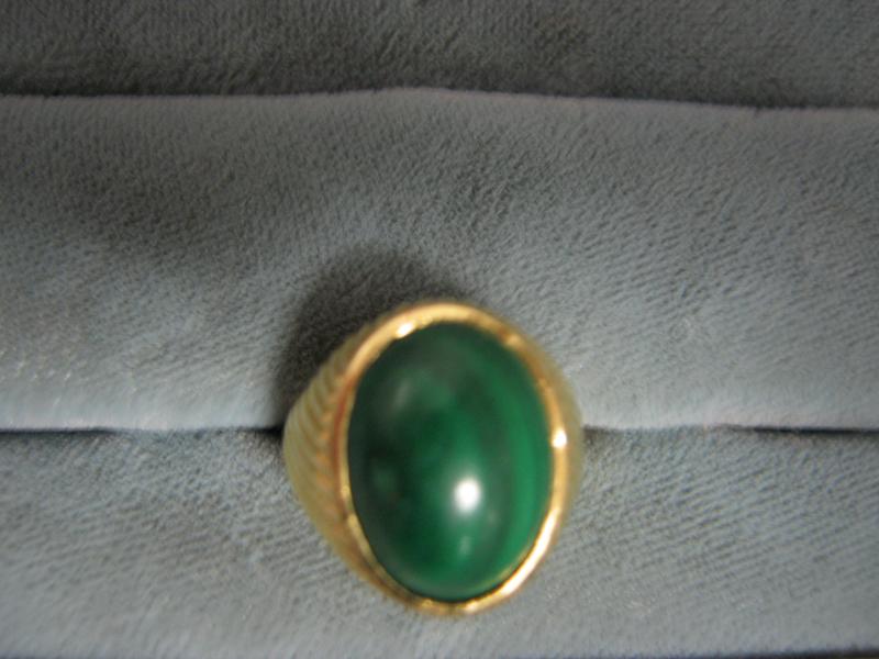 BAGUE EN OR JAUNE sertie d'un cabochon en...
