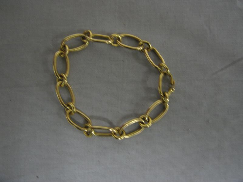 BRACELET chaîne à maille forçat en or jaune....