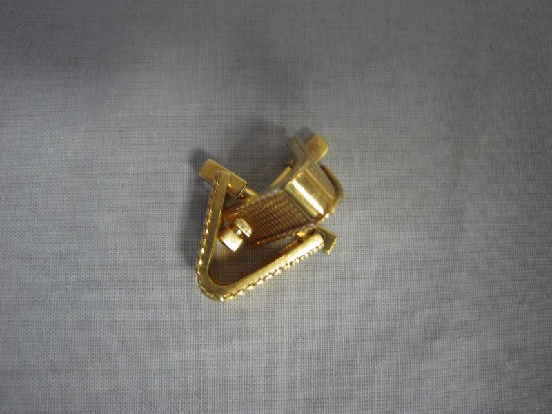 BOUTONS DE MANCHETTES en or jaune de forme...