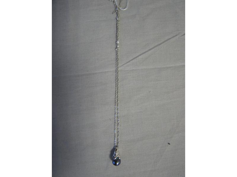 COLLIER en or blanc à décor d'une perle grise...
