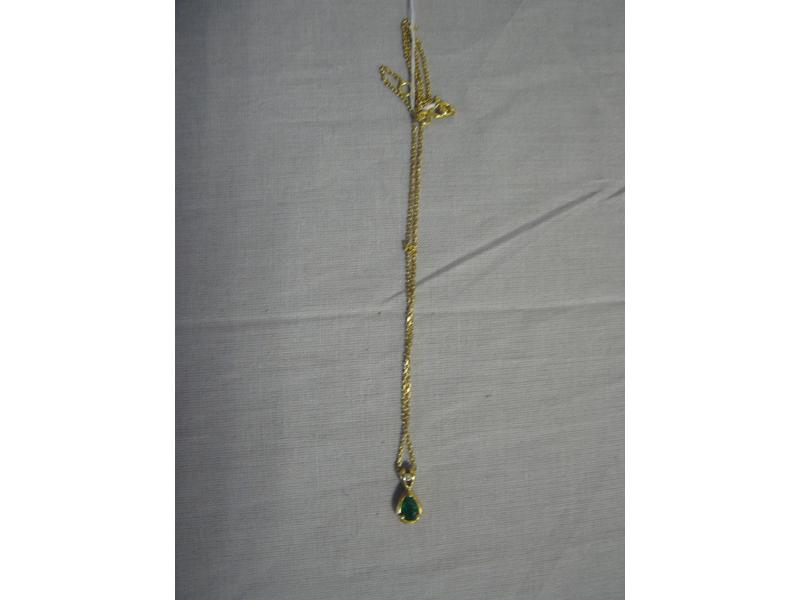 COLLIER en or jaune à décor d'un pendentif...