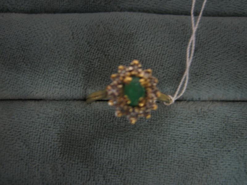 BAGUE MARGUERITE en or jaune sertie d'une...