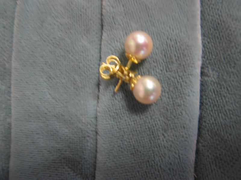 BOUCLES D'OREILLES perles et or jaune. Poids...