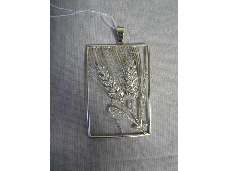 PENDENTIF en or jaune et or gris à motif...