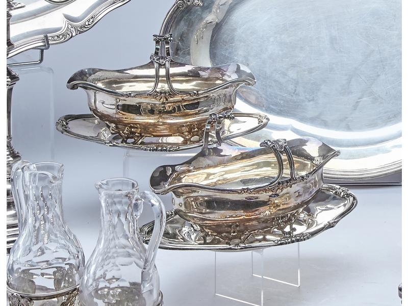 PAIRE DE SAUCIERES DOUBLE en argent, de forme...