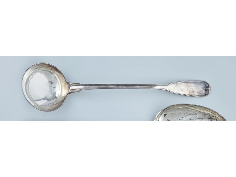LOUCHE en argent, modèle à filets chiffré...