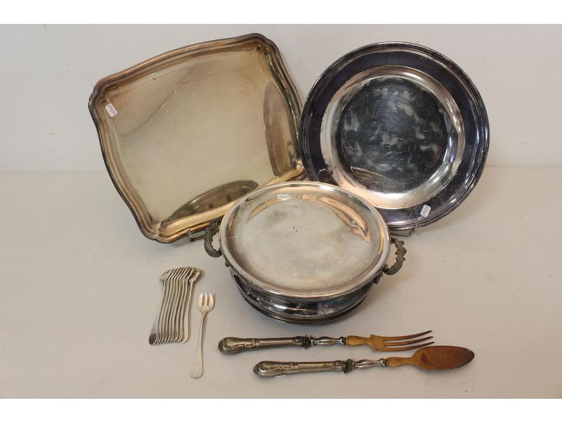 IMPORTANT LOT EN METAL ARGENTE comprenant...