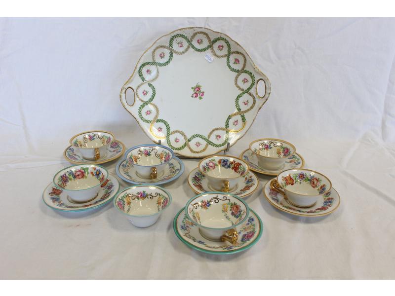 PARTIE DE SERVICE DE THE en porcelaine blanche...