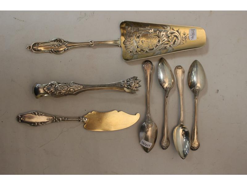 LOT DE COUVERTS en argent comprenant 4 petites...