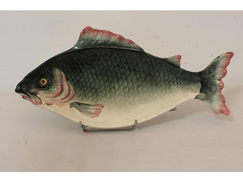 PLAT DE SERVICE en faïence en forme de poisson...