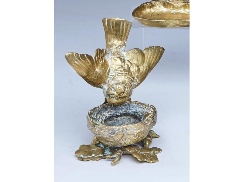 PETIT VIDE POCHE en bronze doré représentant...