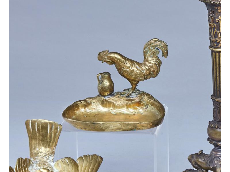 PETIT VIDE-POCHE en bronze à décor d'un coq...