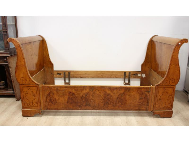 LIT BATEAU pouvant former banquette, en placage...