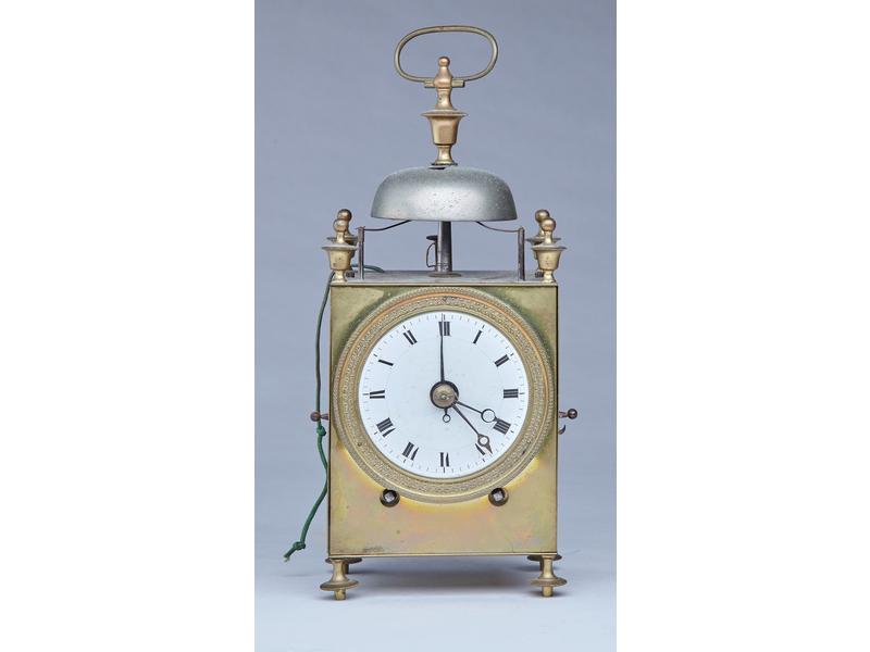 PENDULE DE TABLE dite CAPUCINE à caisse en...