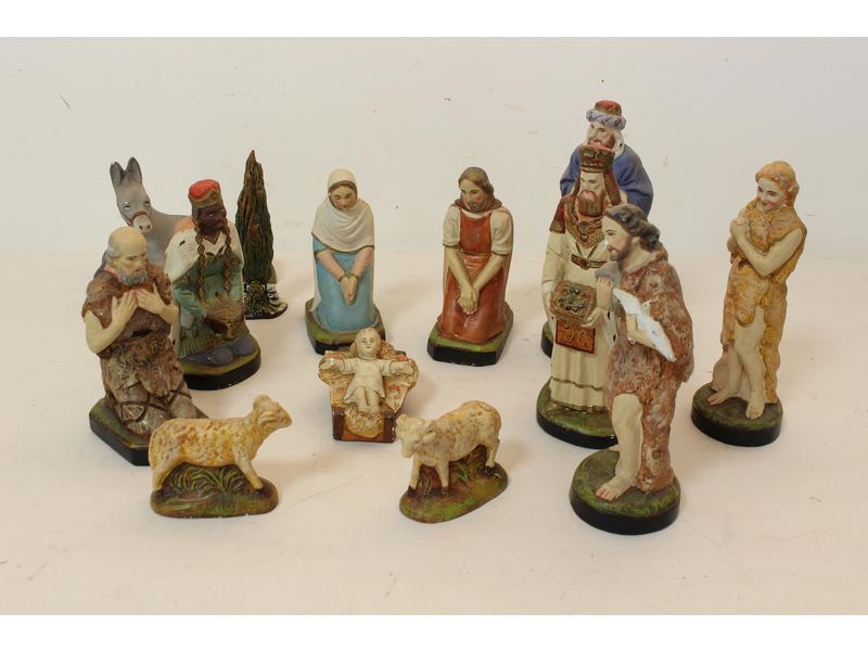 CRECHE en plâtre peint polychrome comprenant...