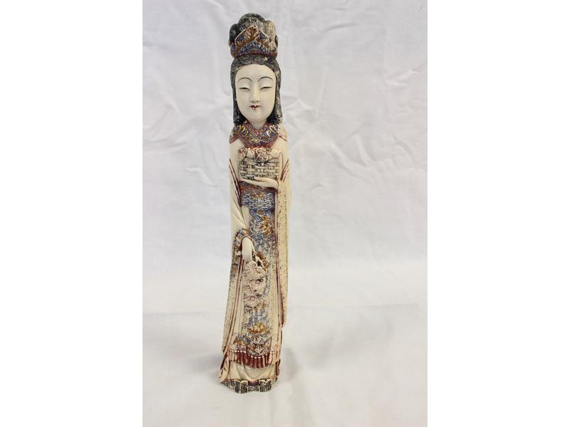 DEESSE en ivoire sculptée et patine polychrome,...