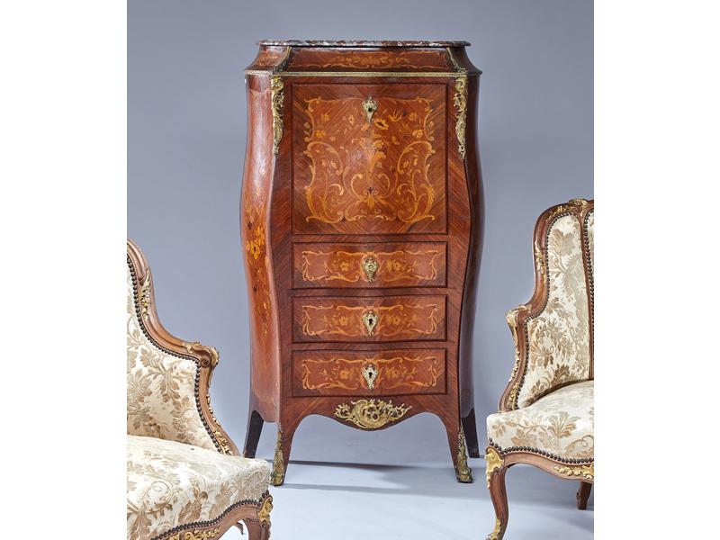 PETIT SECRETAIRE DE DAME bombé et marqueté...