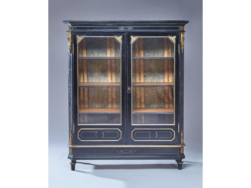 VITRINE rectangulaire en bois noirci et filets...
