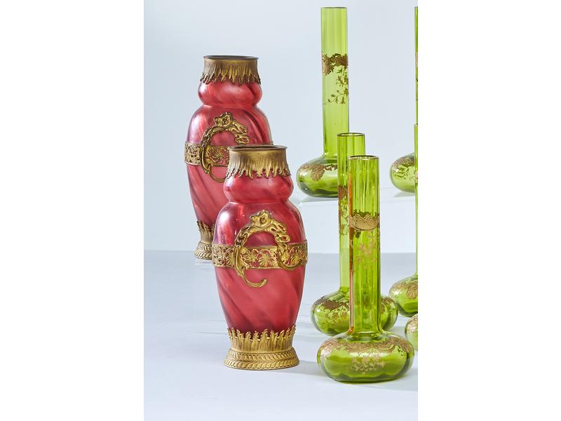 PAIRE DE PETITS VASES balustre en verre soufflé...