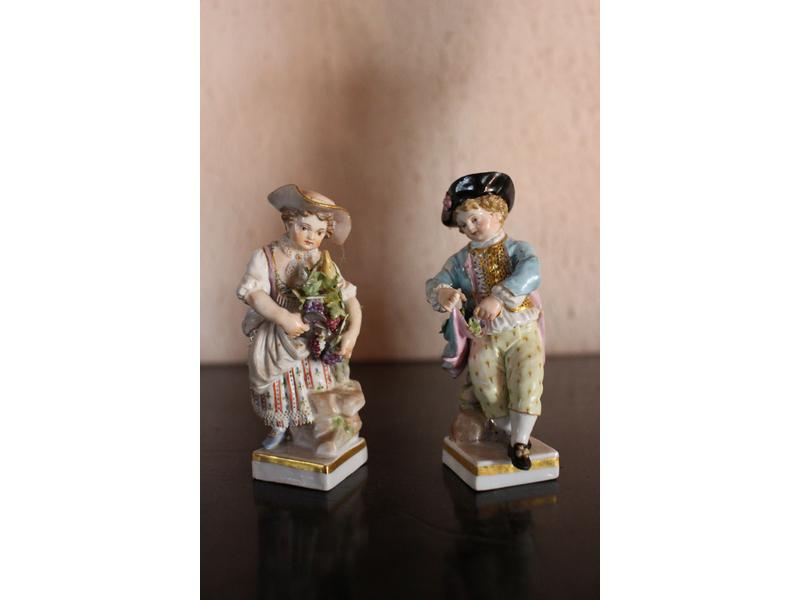 PAIRE DE FIGURINES en porcelaine de Saxe,...