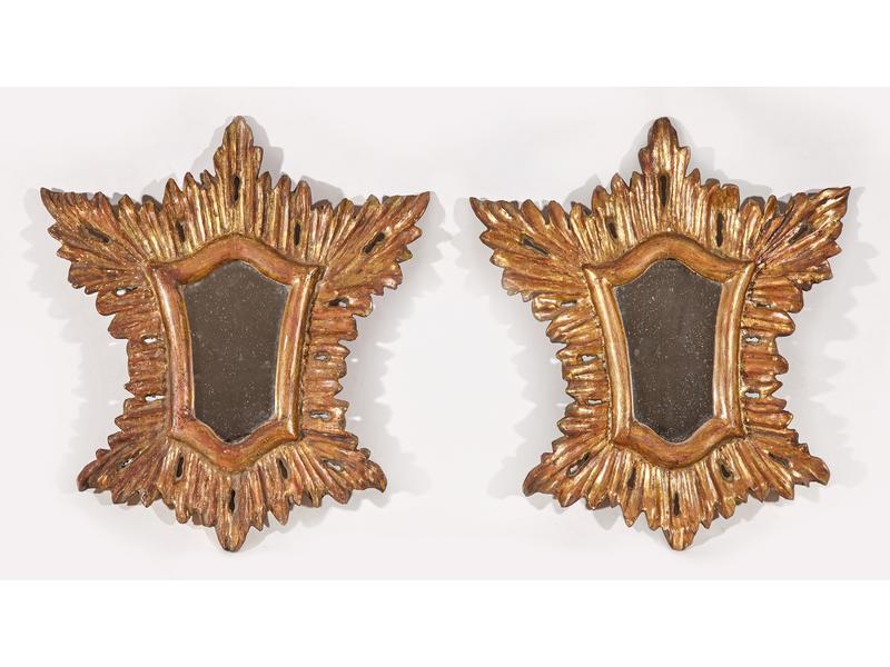 PAIRE DE PETITS MIROIRS de forme violonée,...