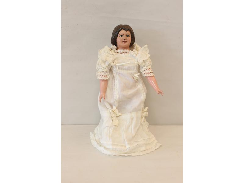 POUPEE en bois sculpté peint, corps semi...