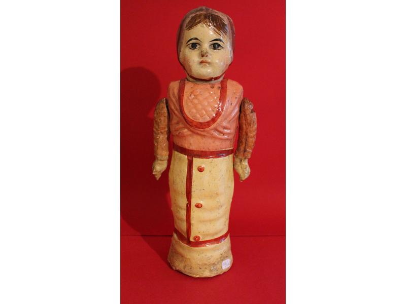 POUPEE QUILLE (?) en papier mâché peint,...