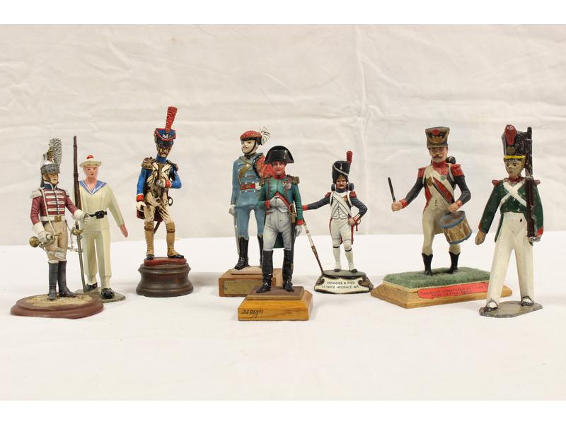 SEPT FIGURINES en plomb peint ET UNE FIGURINE...
