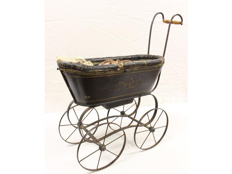 LANDAU DE POUPEE sans capote en carton peint...