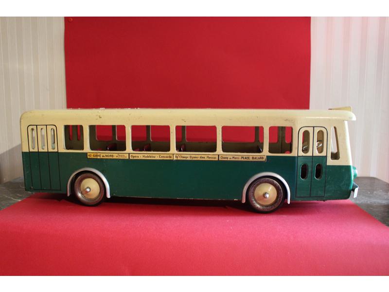GRAND BUS de plancher à tirer Somua Panhard,...