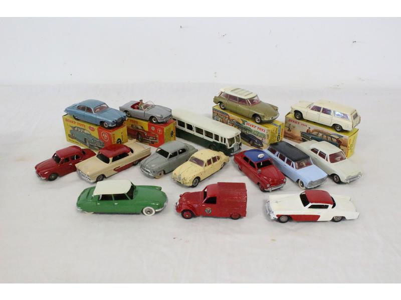 DINKY TOYS