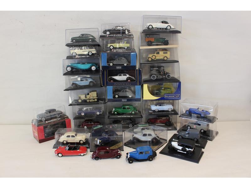 IMPORTANT LOT DE 32 VEHICULES 1/43e, divers...