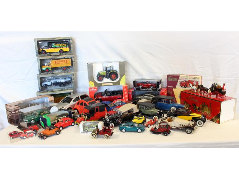 IMPORTANT LOT DE 37 VEHICULES de marques,...