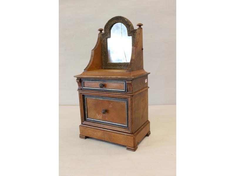 COIFFEUSE en bois mouluré avec miroir en...