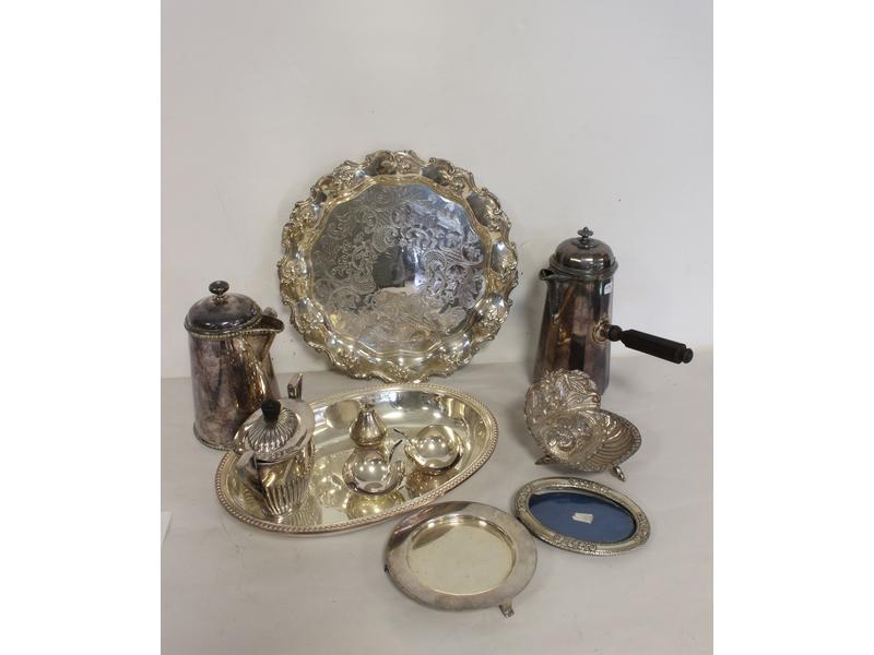 LOT EN METAL ARGENTE