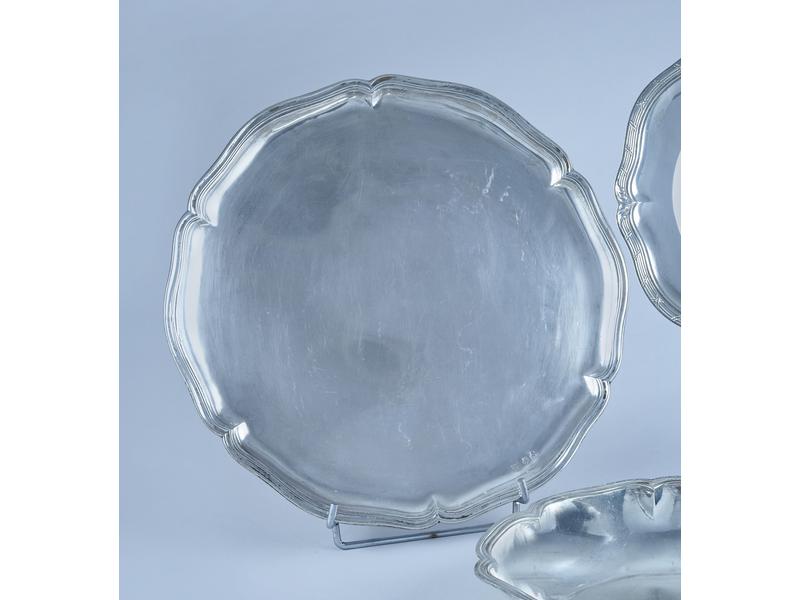 PLAT présentoir en argent de forme ronde,...